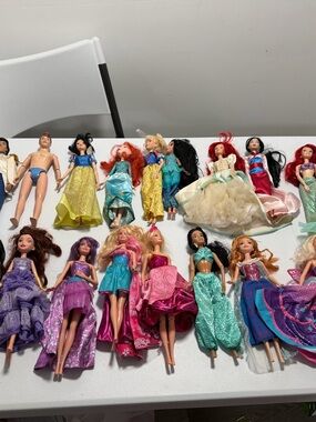 Bundle vintage 20 Mattel Disney Princess and Prince dolls
